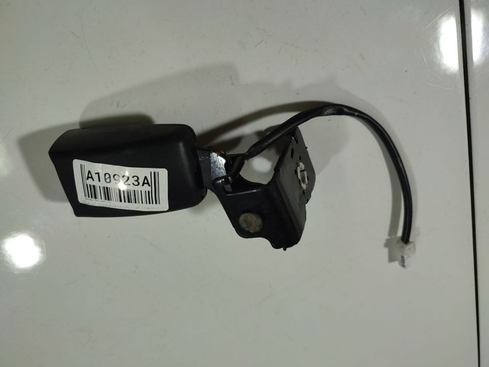 08052313 Volkswagen Golf 1999 Hebilla del cinturón - DELANTERO DERECHO