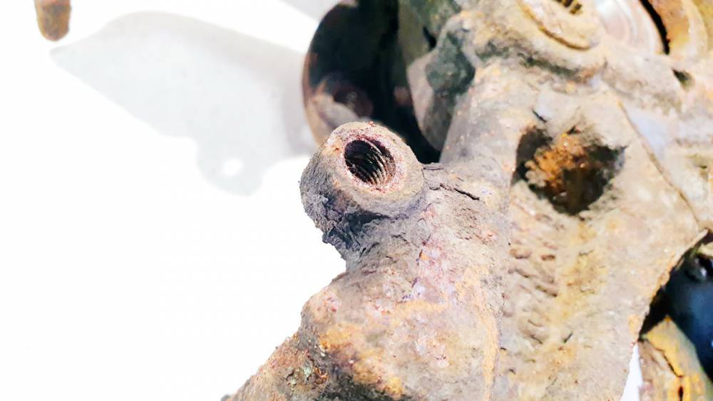 Volkswagen Golf 2007 Rumbula kronšteins - PRIEKŠA PA LABI - Thumbnail 3