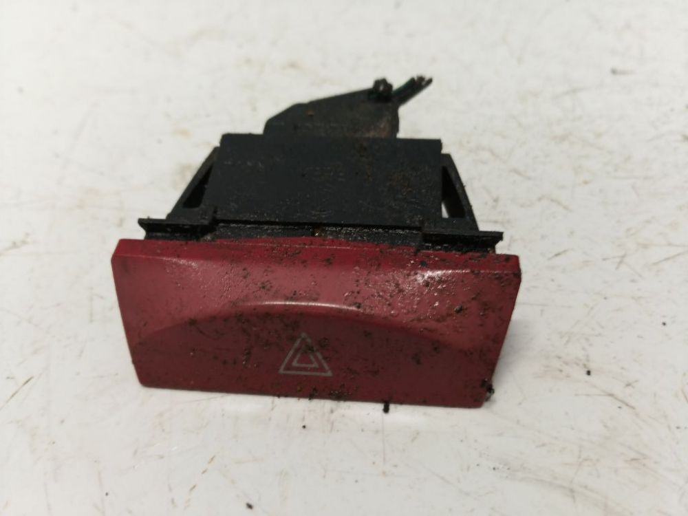 B569 Fiat Stilo 2003 Hazard switch