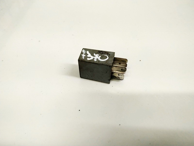 6025111584A Renault Espace 2002 Relay module