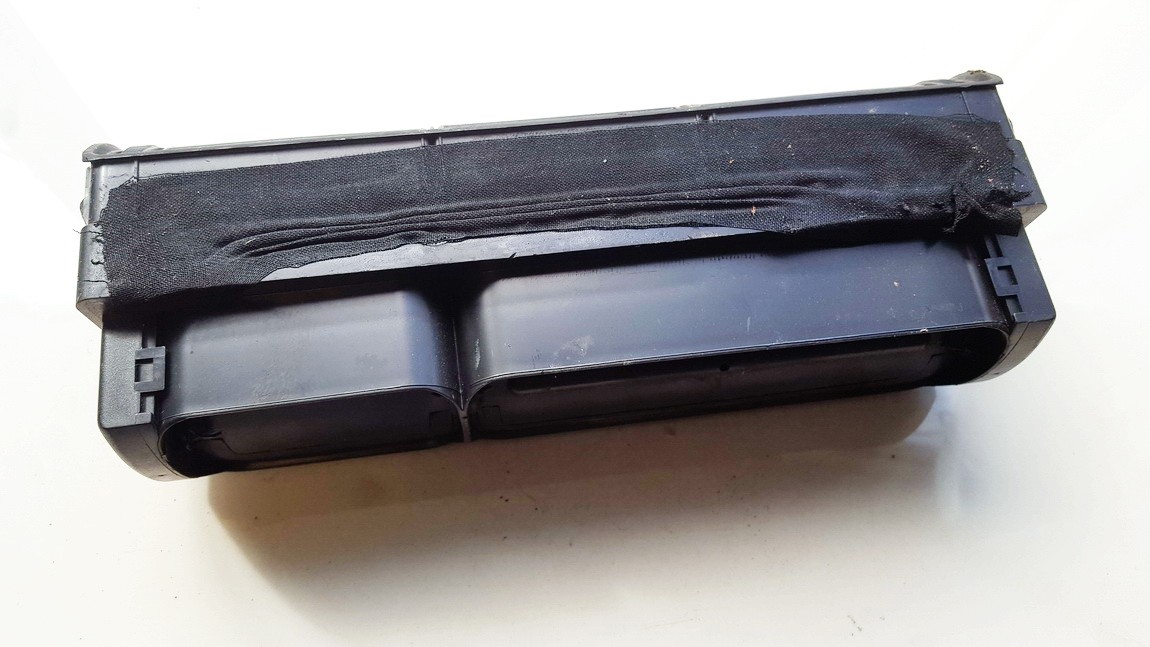 8D1820951 Audi A4 1999 Dash Vent (Air Vent Grille) - Thumbnail 2