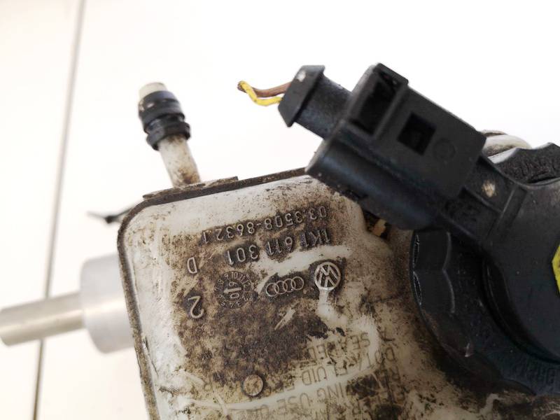 1K1611301D Skoda Octavia 2009 Brake Master Cylinder Reservoir - Thumbnail 2