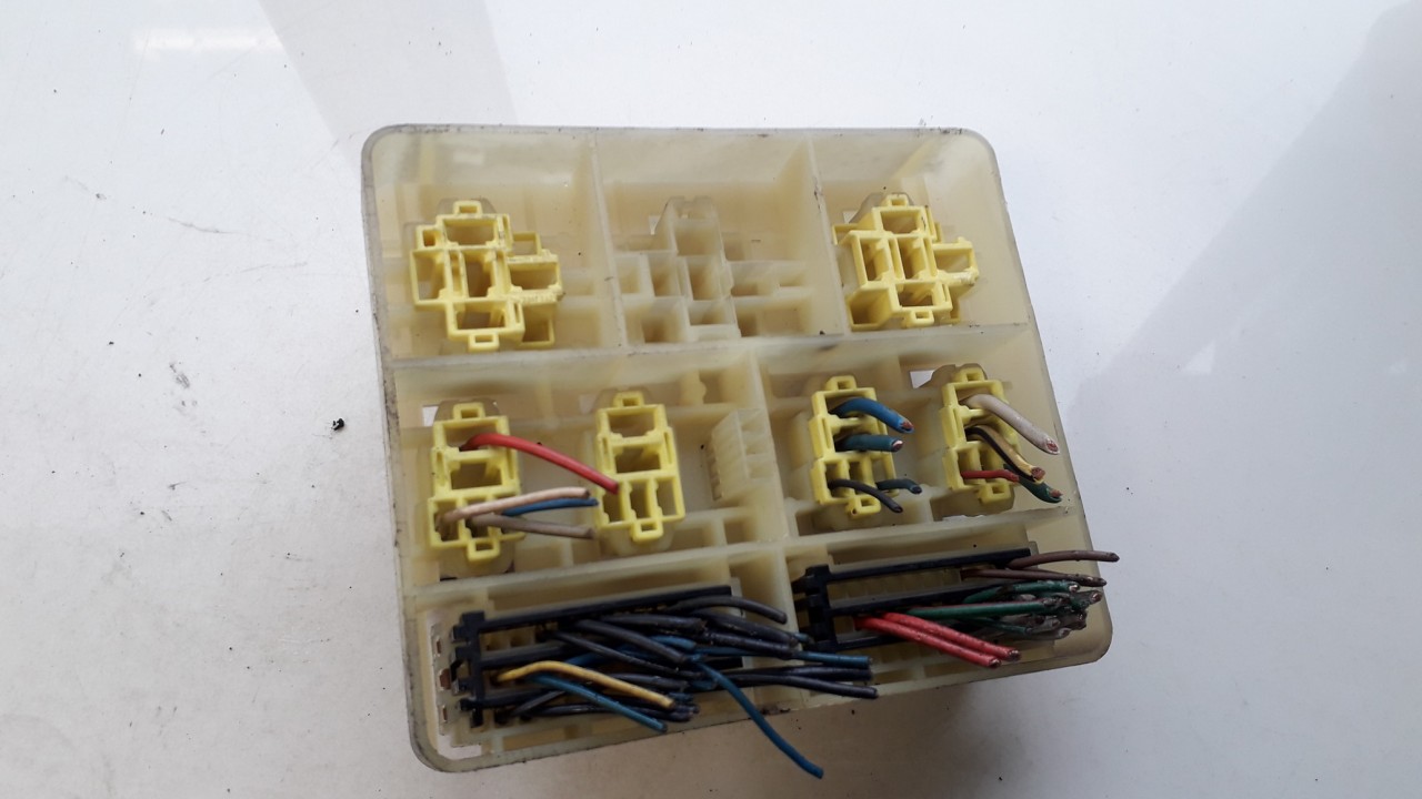 1341YA1 USED Fuse box Volvo V40 2003 1.9L EIS00706350 Used Auto