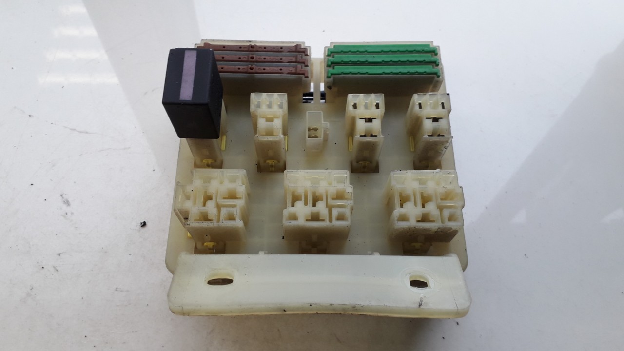 1341YA1 USED Fuse box Volvo V40 2003 1.9L EIS00706350 Used Auto
