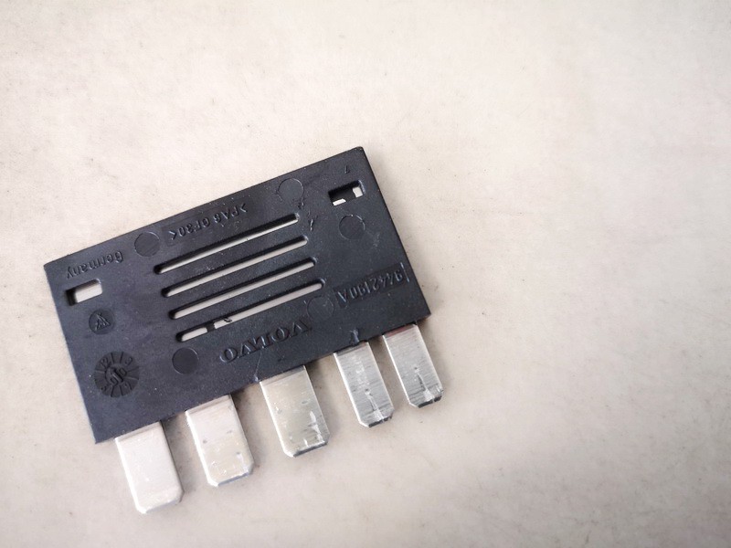 9442190a used Fuses Volvo S60 2001 2.4L EIS01420636 Used Auto Parts