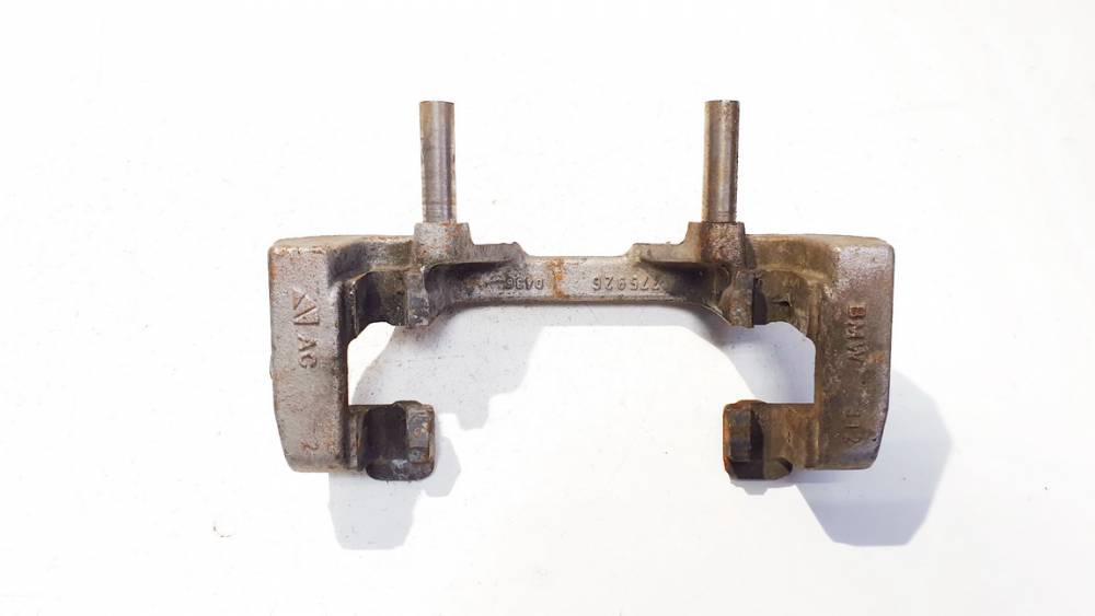 775926 BMW 3-Series 2016 Bremžu suporta skava  - PRIEKŠA PA KREISI - Thumbnail 3