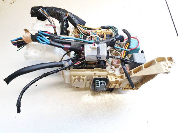 8273052700 Toyota Yaris 2007 Fuse box