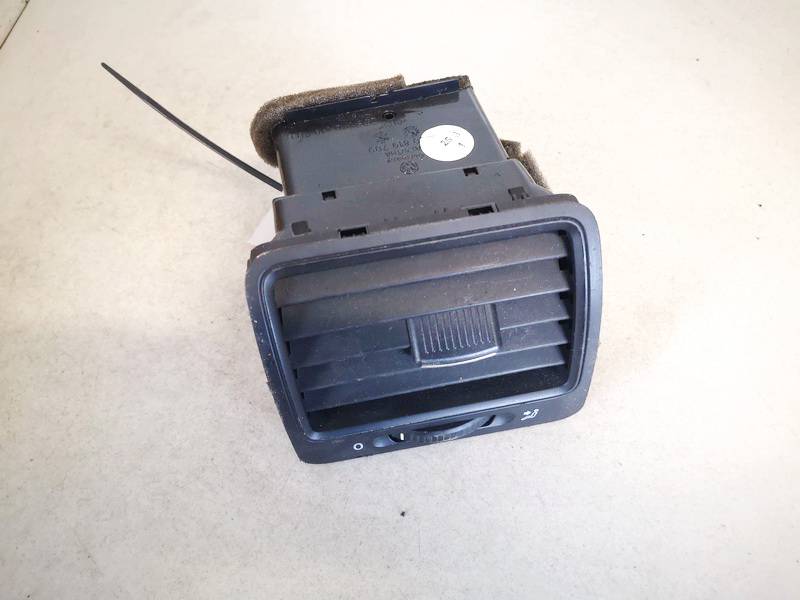1K0819703 Volkswagen Golf 2005 Dash Vent (Air Vent Grille)