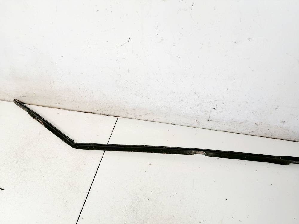 BMW 3-Series 2002 Listwa szyby drzwi - TYLNE PRAWE - Thumbnail 2