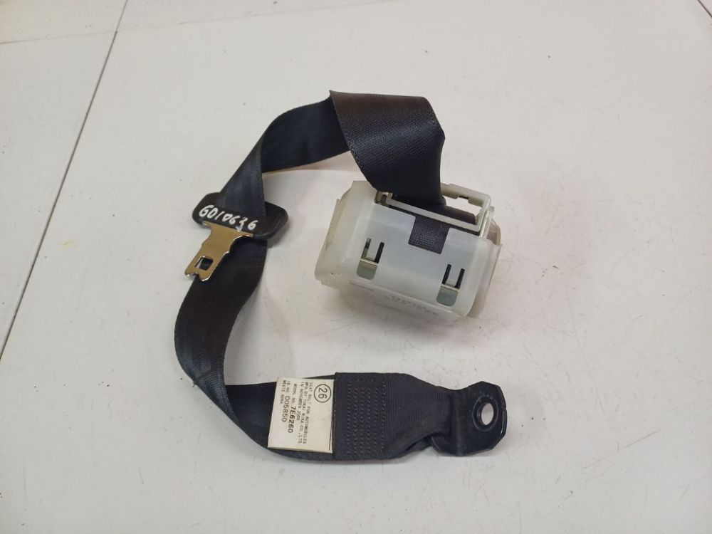 G088801 Toyota Auris 2007 Turvavyö - TAKANA - KESKELLÄ
