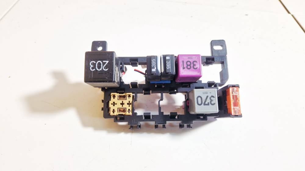 8A0937530 Audi A6 2005 Skrzynka bezpieczników