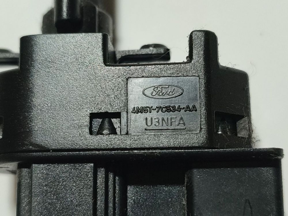 4M5T7C634AA Ford C-MAX 2008 Jarruvalojen anturi - Thumbnail 4