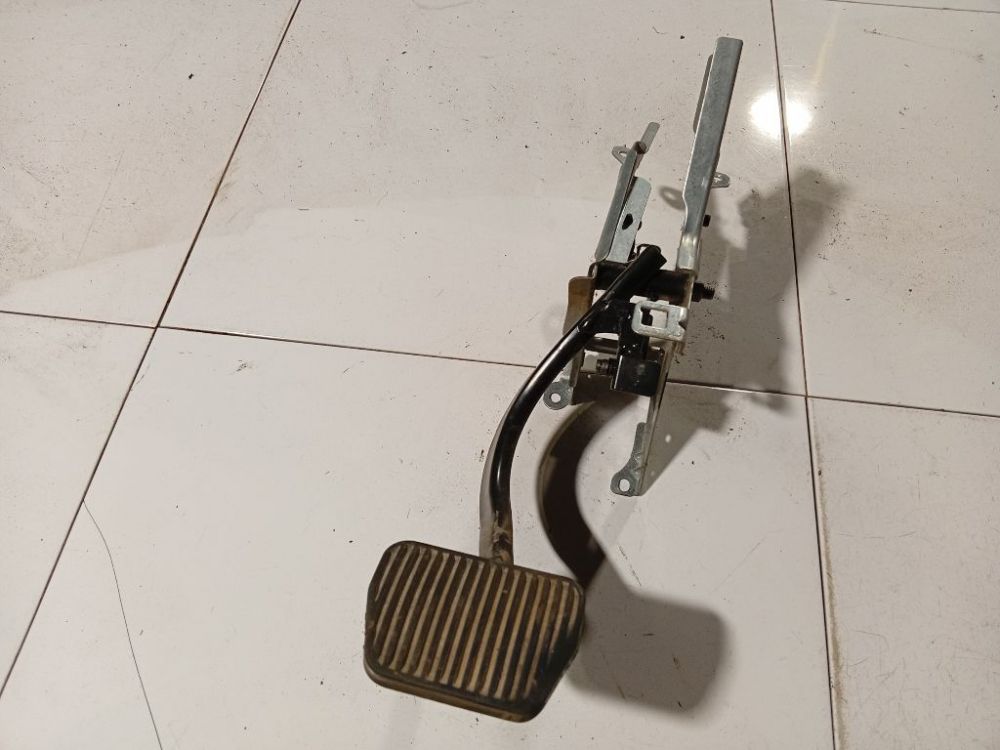 Volvo XC 90 2003 Pedał hamulca