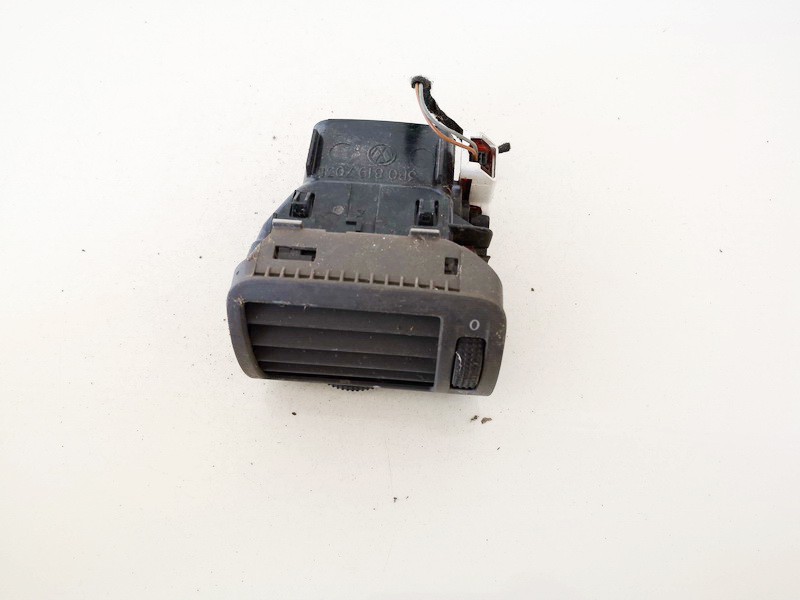 3B0819703D Volkswagen Passat 2000 Dash Vent (Air Vent Grille)