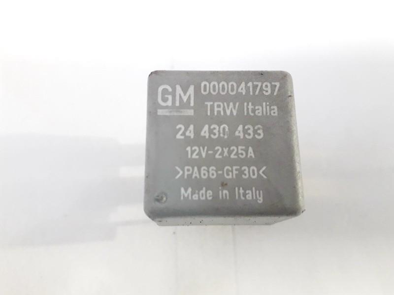 24430433 000041797 Relay module Opel Meriva 2004 1.7L EIS00606393
