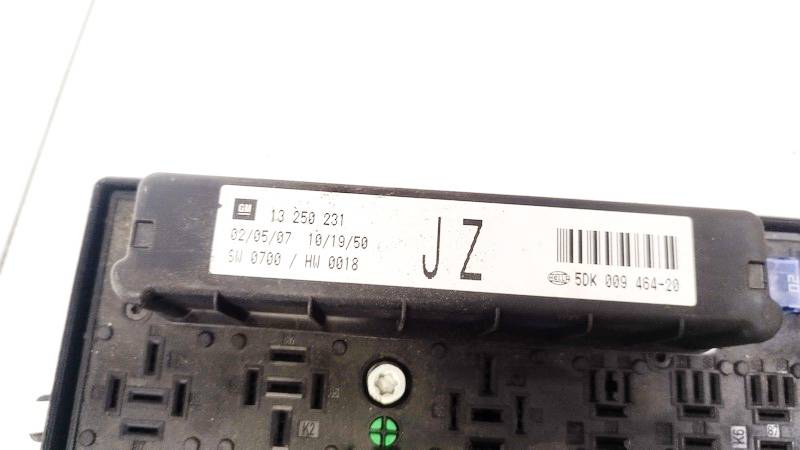 13250231 Opel Astra 2007 Fuse box - Thumbnail 2