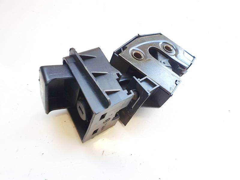 3B0885738R Volkswagen Passat 1998 Seat Lock Latch assembly