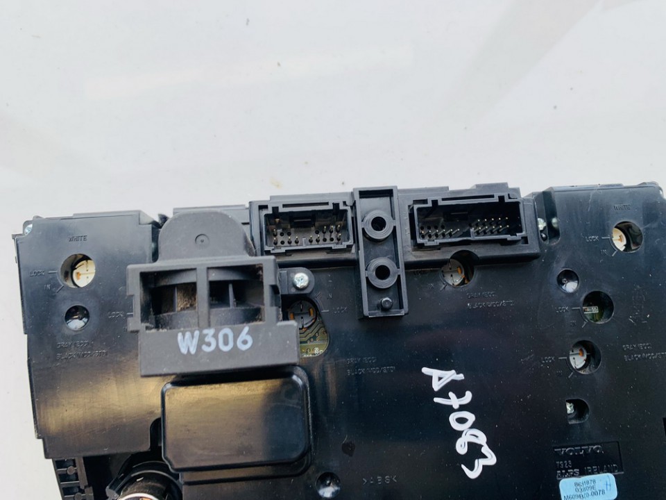 8691878 used Climate Control Panel (heater control switches) Volvo S60