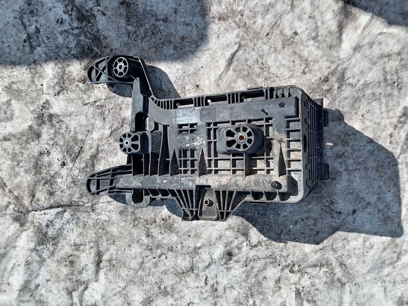 1K0915333C Volkswagen Passat 2005 Obudowa baterii - akumulatora