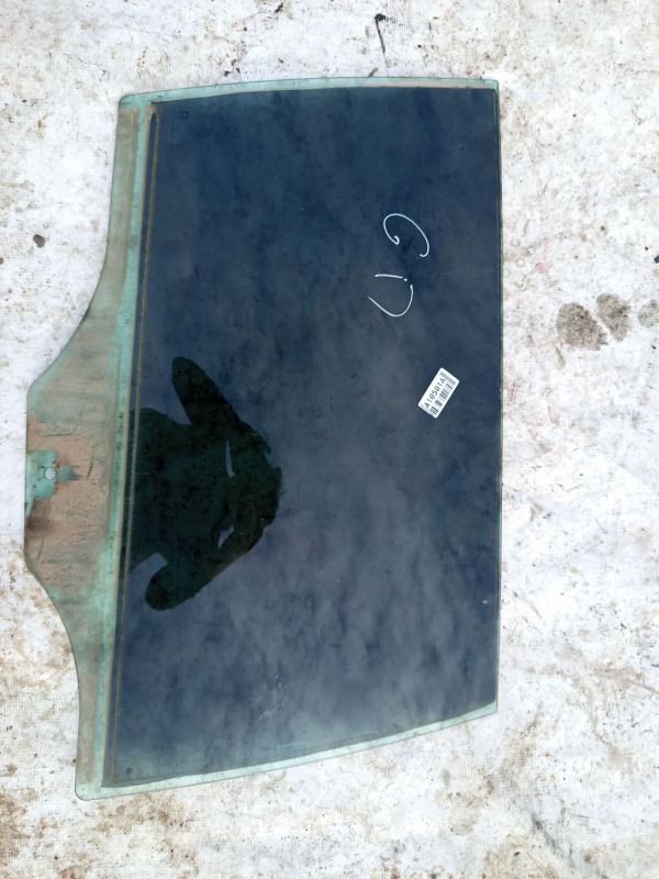 43R00082 Opel Vectra 2004 Oven lasi - TAKANA OIKEALLA