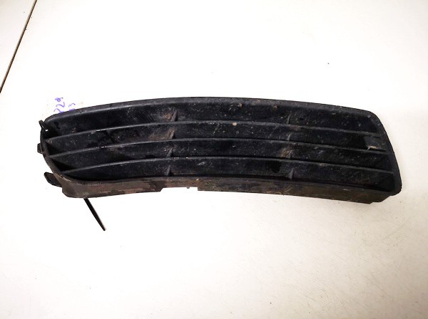 8D0807346B Audi A4 1996 Bumper Grille - FRONT RIGHT