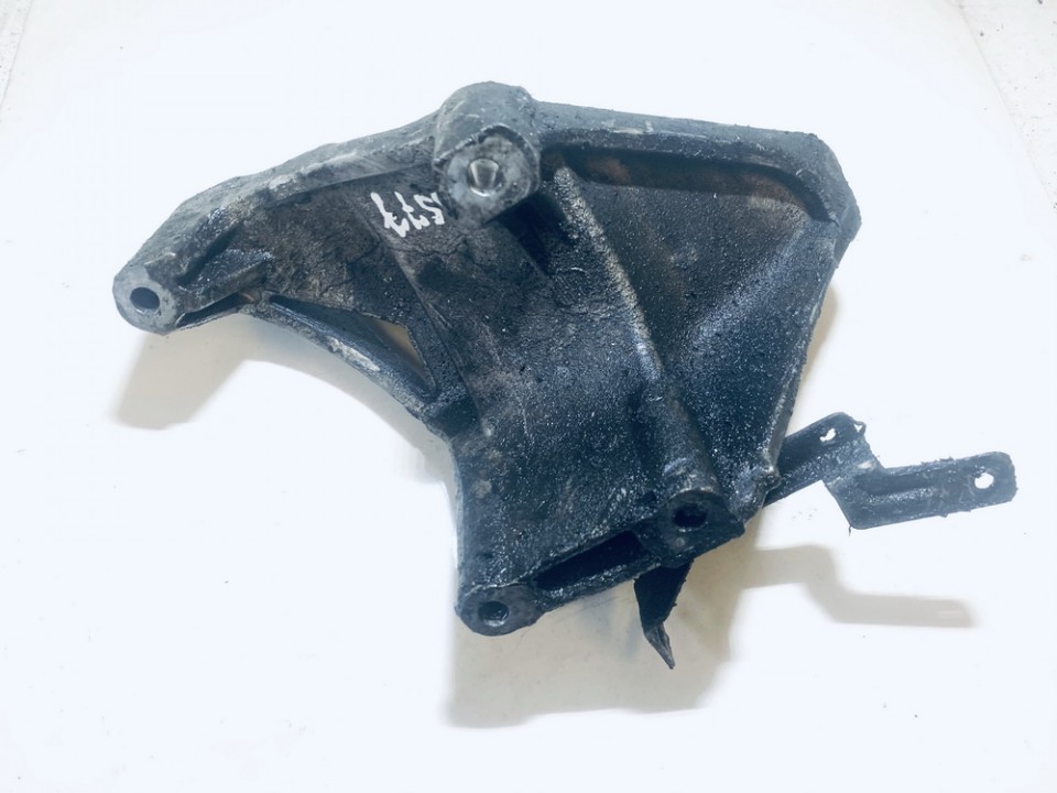 070199307A Volkswagen Touareg 2005 Engine Mount Bracket and Gearbox Mount Bracket