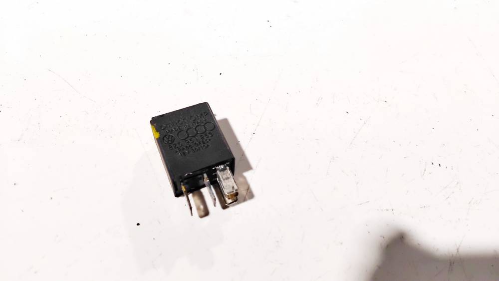 8Z0951253 Skoda Fabia 2008 Relay module