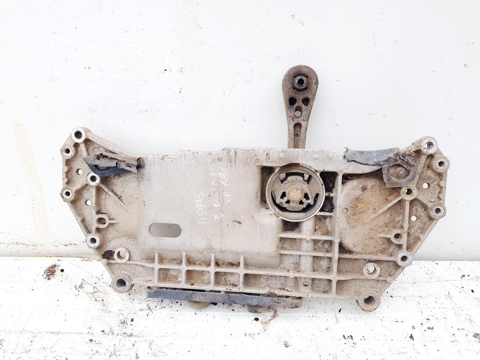 Skoda Octavia 2010 Belka silnika - PRZEDNIE