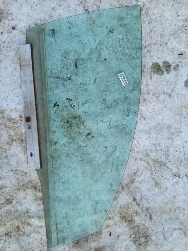 43R001025 Opel Vectra 2004 Oven lasi - EDESSÄ OIKEALLA