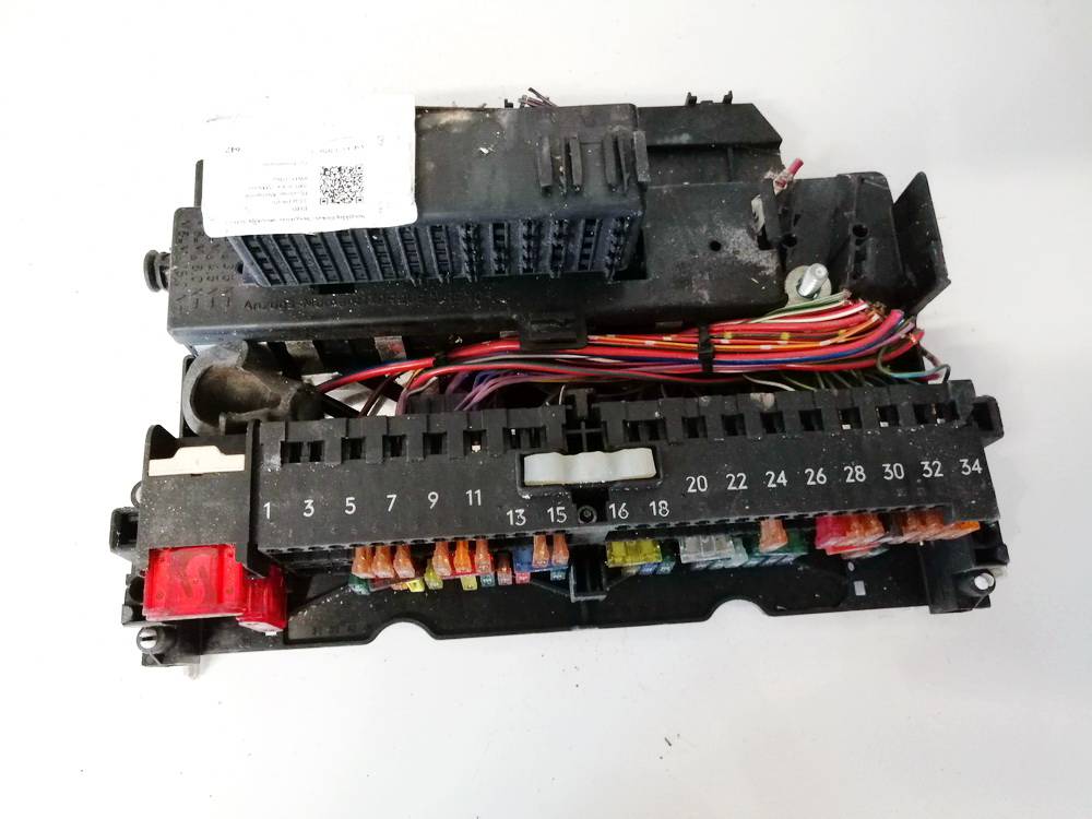 8364540 BMW 3-Series 2001 Fuse box