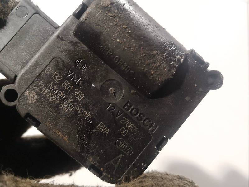 0132801359 Audi A6 2005 кронштейн моторчика заслонки отопителя - Thumbnail 3