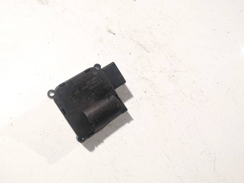 0132801359 Audi A6 2005 кронштейн моторчика заслонки отопителя - Thumbnail 2