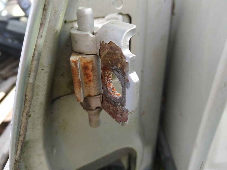 SAAB 9-3 1998 Priekiniu duru vyris P. - Thumbnail 2