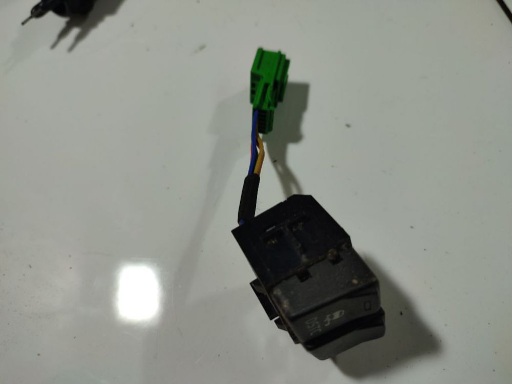 8691530 Volvo V50 2005 Traction control switch button (ASR Switch Anti-slip regulation)