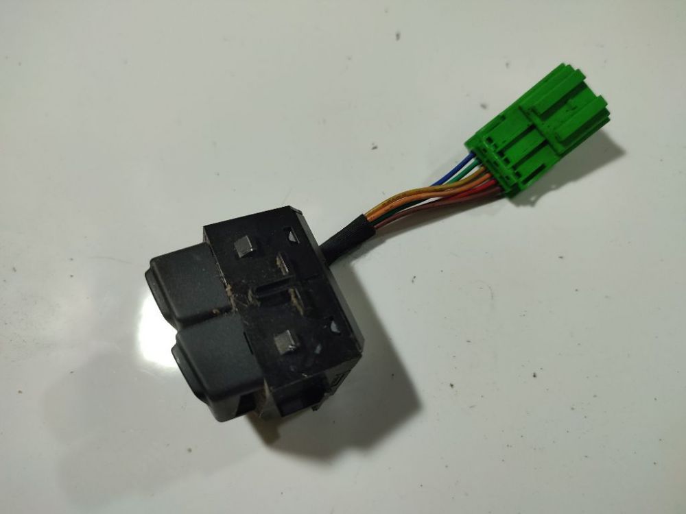 8691530 Volvo V50 2005 Traction control switch button (ASR Switch Anti-slip regulation) - Thumbnail 3