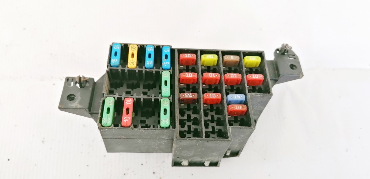 7703297597 USED Fuse box Renault Clio 1998 1.6L EIS01056457 Used