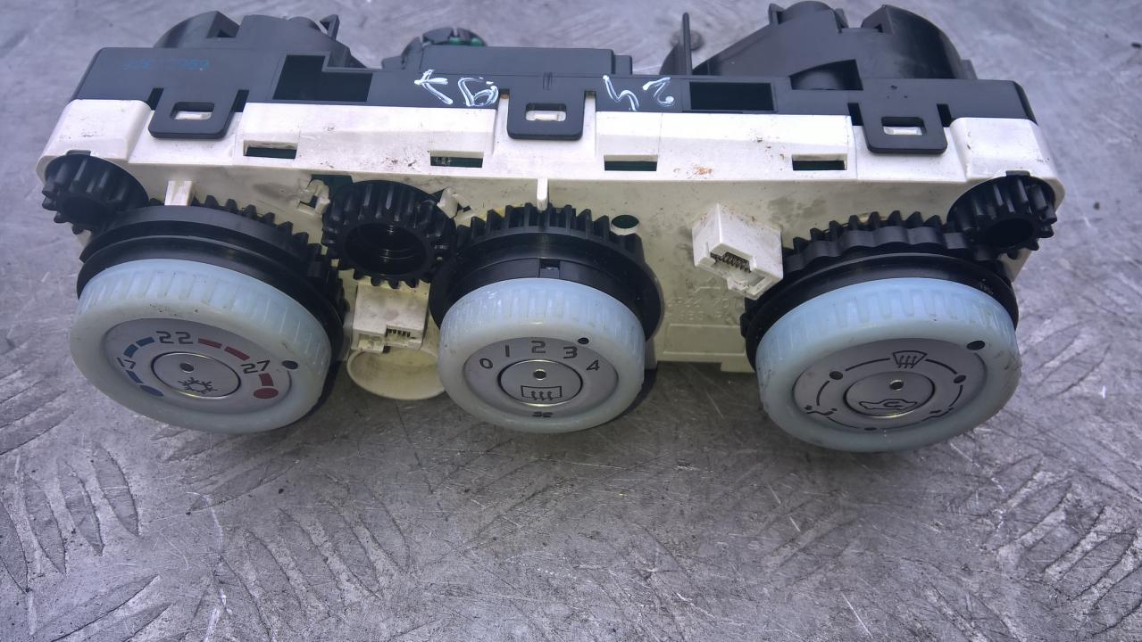 PMN164569O Mitsubishi Colt 2006 Climate Control Panel (heater control switches)