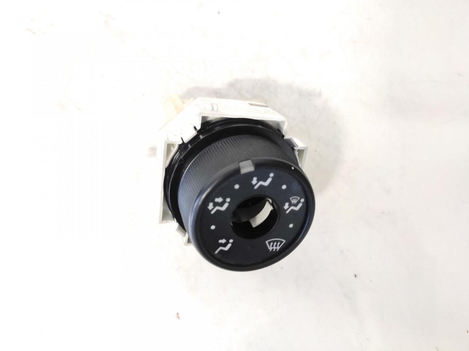 758734 used Climate Control Panel (heater control switches) Toyota ...