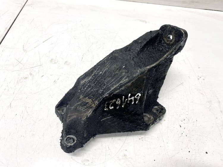 8D0199307L Audi A4 1996 Engine Mount Bracket and Gearbox Mount Bracket