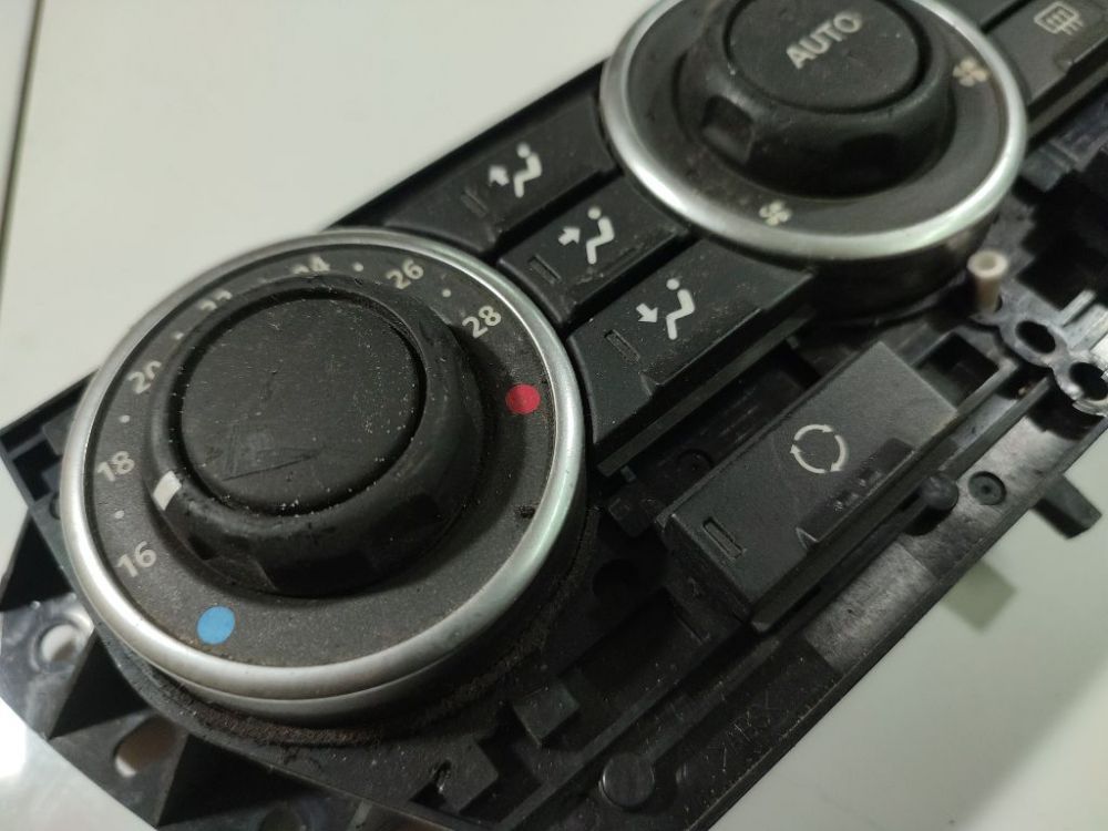 6H5219E900BB Land-Rover Freelander 2008 Climate Control Panel (heater control switches) - Thumbnail 2