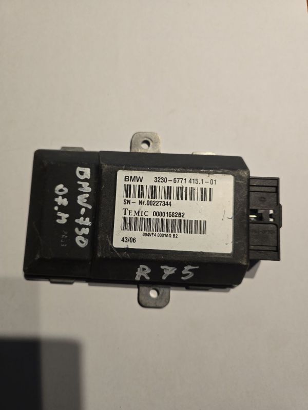 32306771415101 BMW 7-Series 2002 Other computers