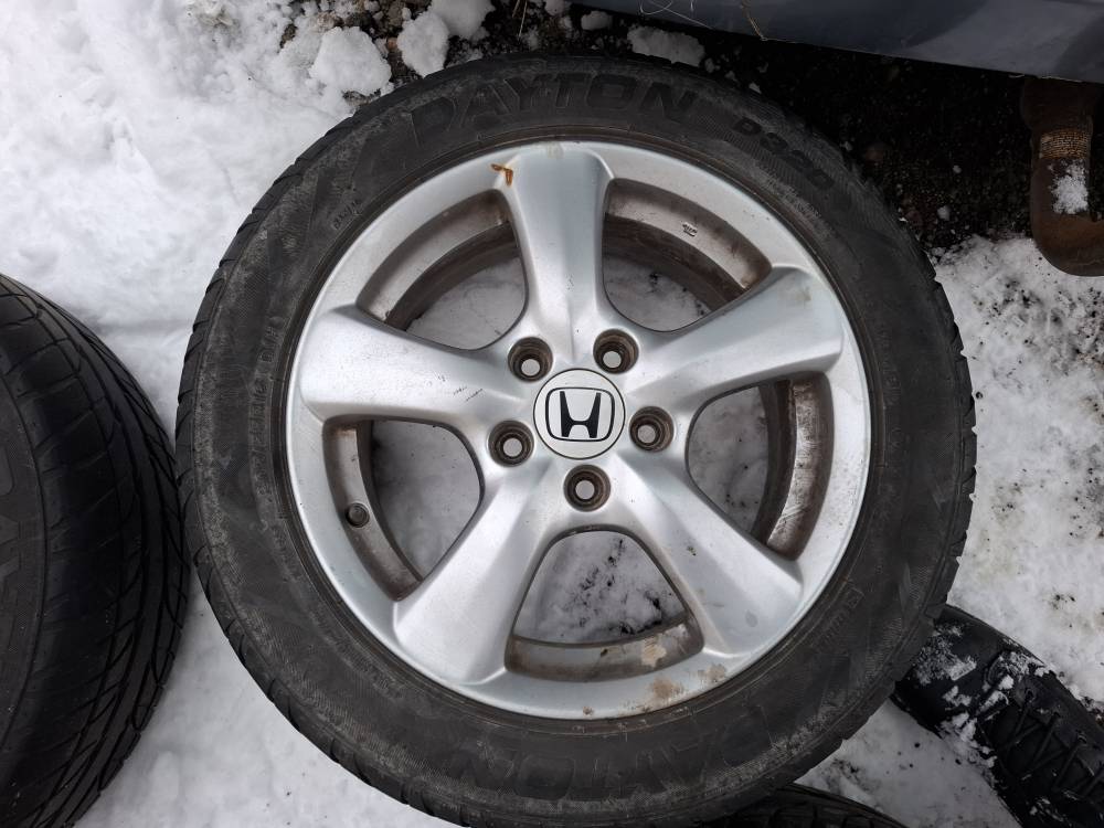 5X114.3 Honda Accord 2004 Komplet Kół Zimowych R16