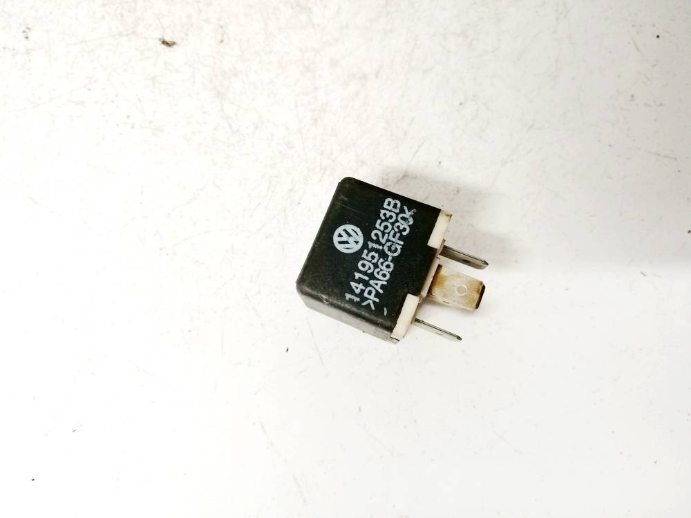 141951253B Volkswagen Golf 2002 Rele