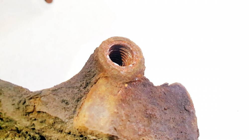 Volkswagen Golf 2007 Rumbula kronšteins - PRIEKŠA PA KREISI - Thumbnail 3