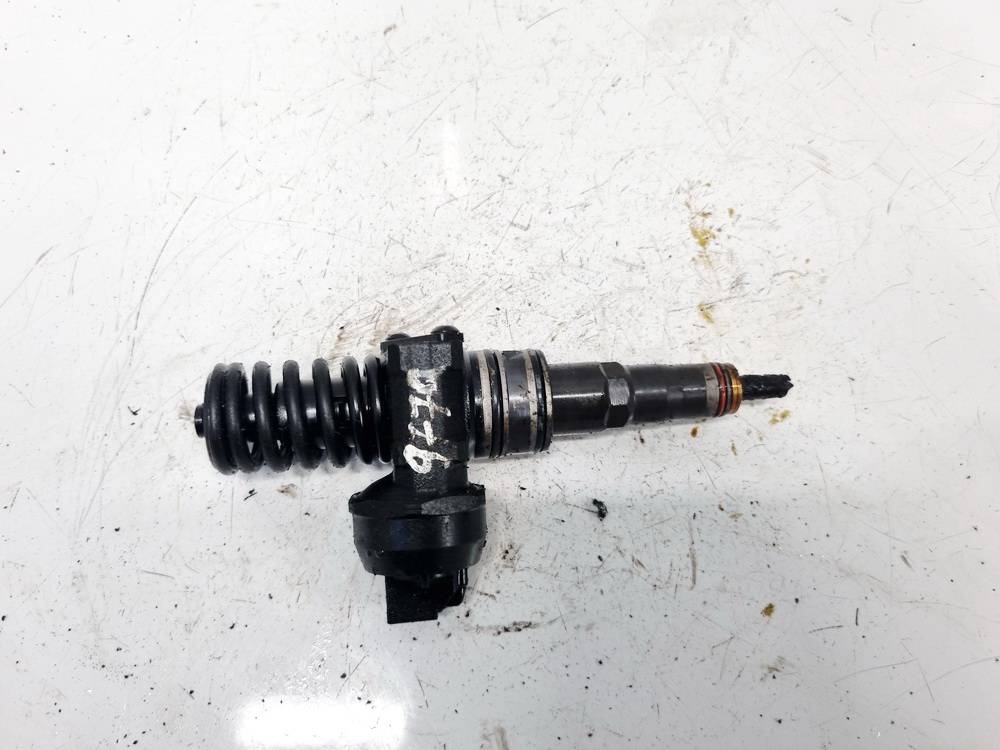 038130073BN Volkswagen Passat 2008 Wtryskiwacz Paliwa