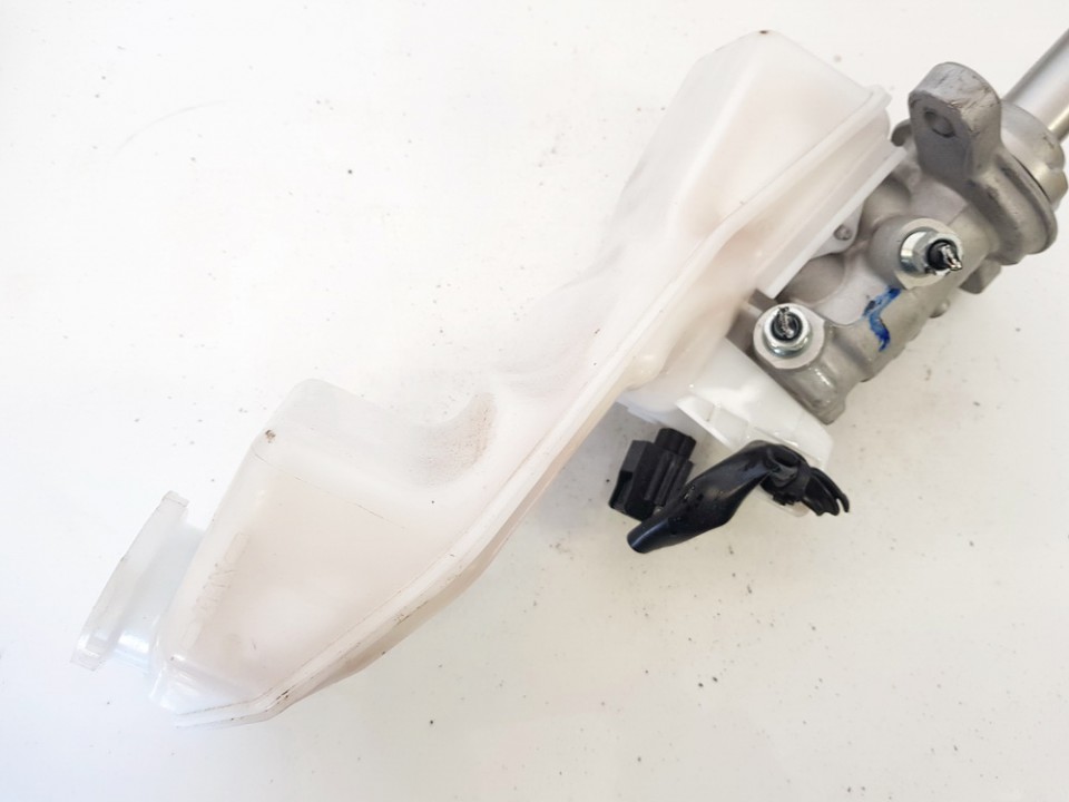 0204796412 used Brake Master Cylinder Reservoir Nissan Qashqai 2020 1