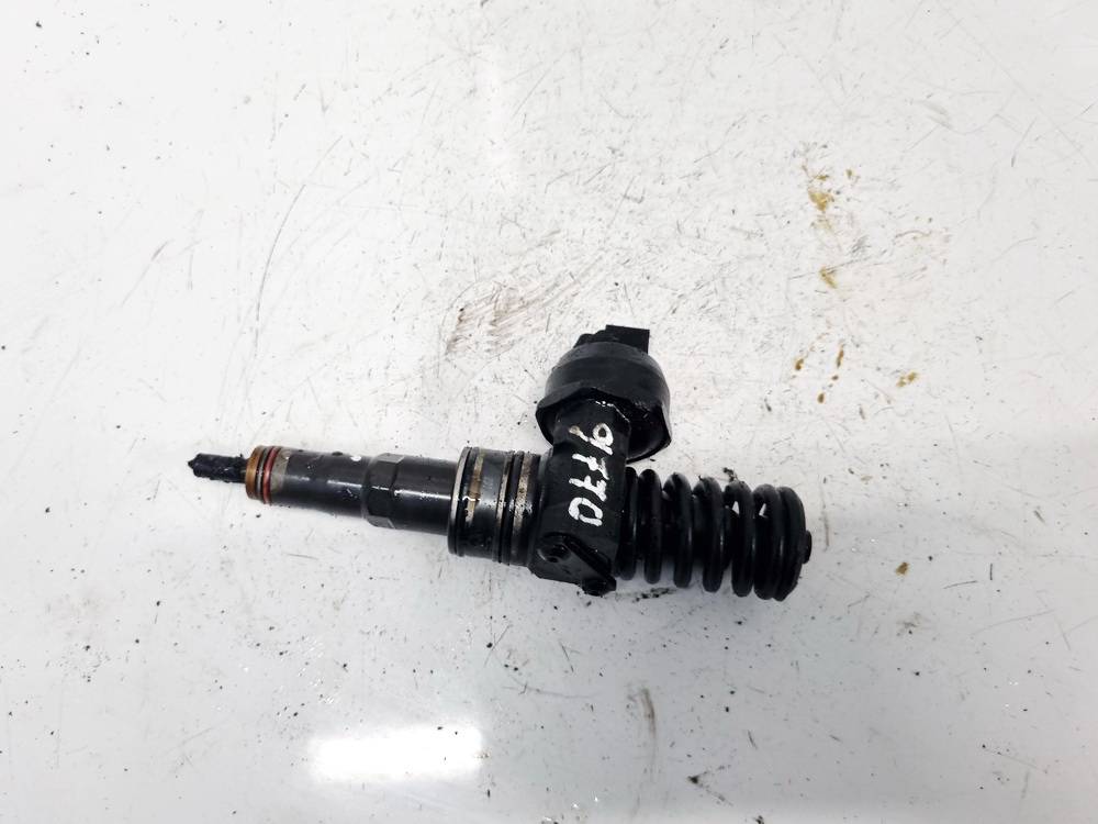 038130073BN Volkswagen Passat 2008 Wtryskiwacz Paliwa