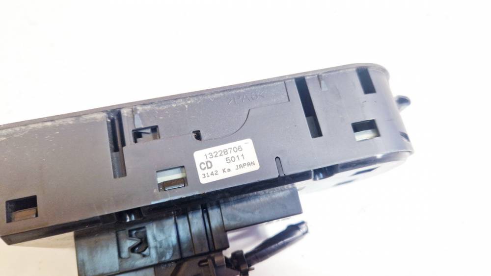 13228706 Opel Astra 2005 Sähkötoimisen ikkunan ohjauskytkin - Thumbnail 3