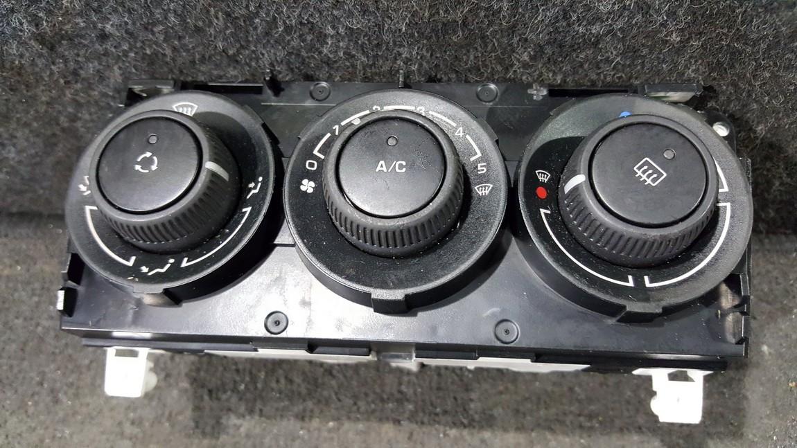 69947013 Peugeot 308 2010 Climate Control Panel (heater control switches)