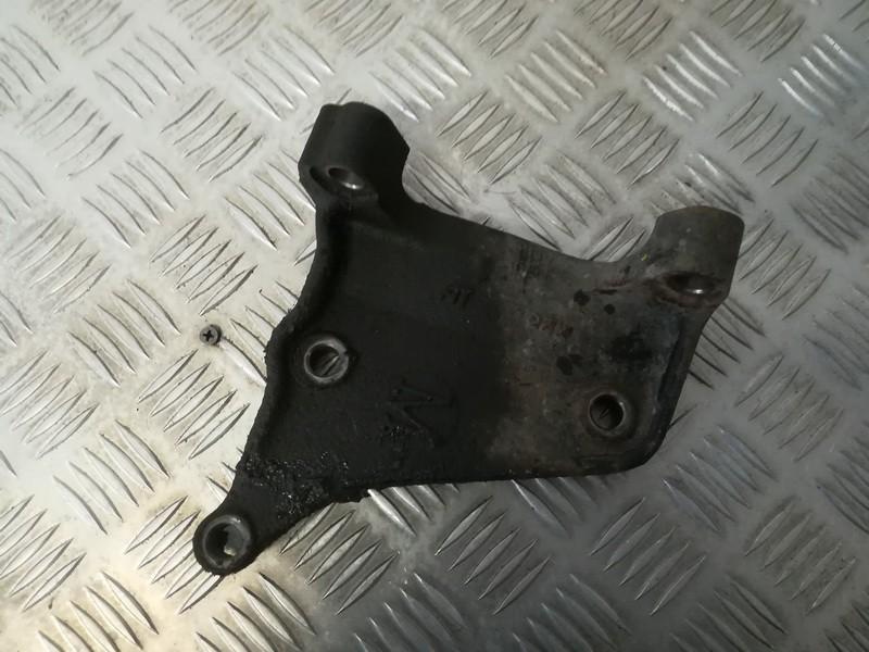 Toyota RAV4 (A2) Terreinwagen 2.0 16V VVT-i 4x4 (1AZFE) SUPPORTO MOTORE 2002